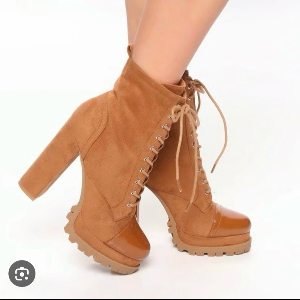 Fashion Nova Leslie 39 Women’s Size 10 Camel Lace-Up Block Heel Lug Boots